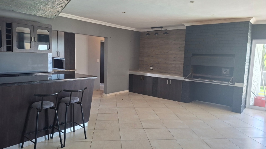4 Bedroom Property for Sale in Sunrise On Sea Eastern Cape